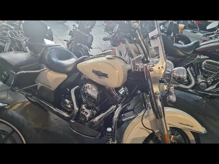 Harley-Davidson Road King Branco 9