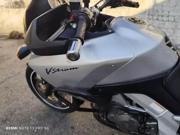 Suzuki V-Strom Prata 4