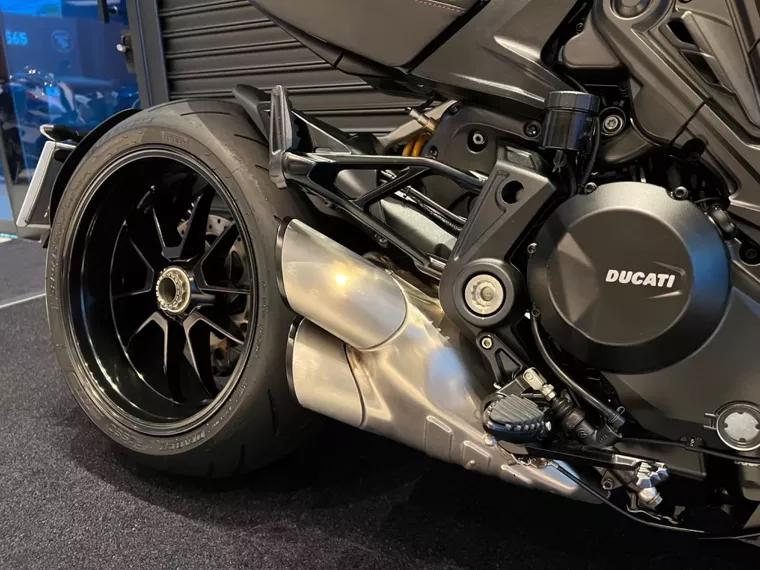 Ducati Diavel Preto 11