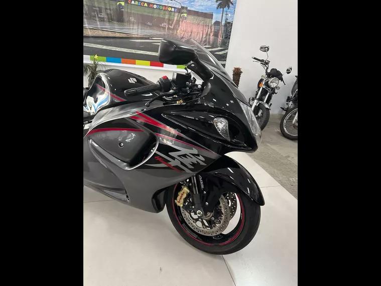 Suzuki GSX Preto 8