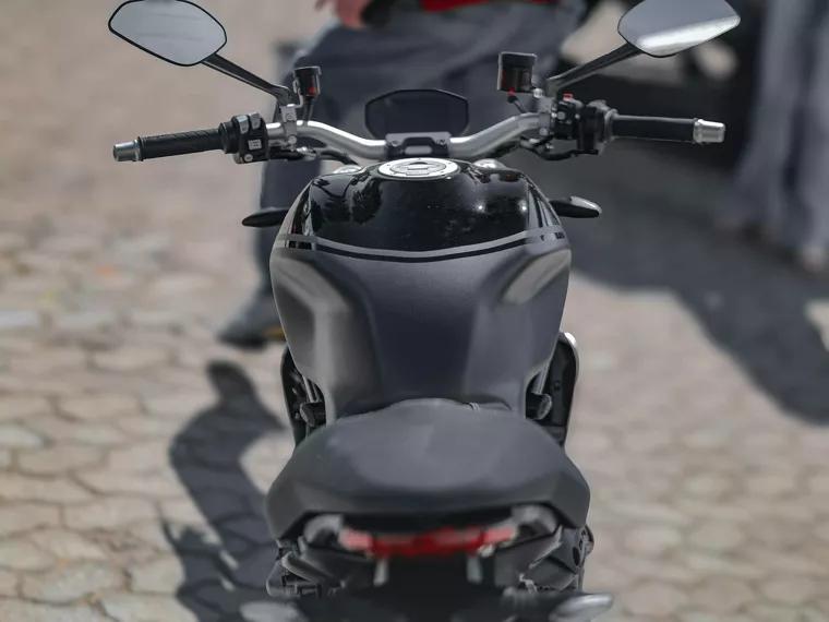 Ducati Monster Cinza 3