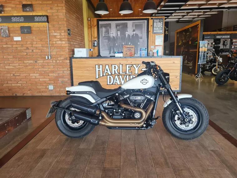 Harley-Davidson Fat Bob Branco 1