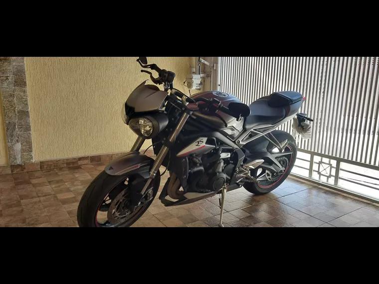 Triumph Street Triple Prata 2