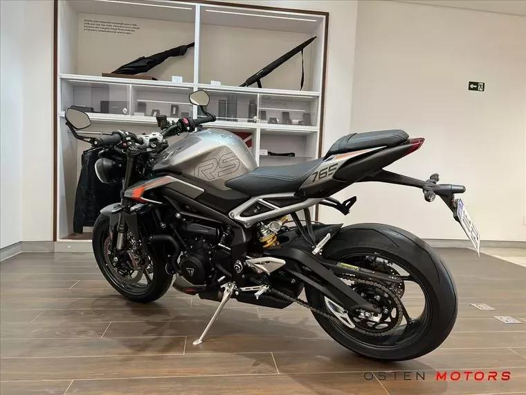 Triumph Street Triple Prata 6