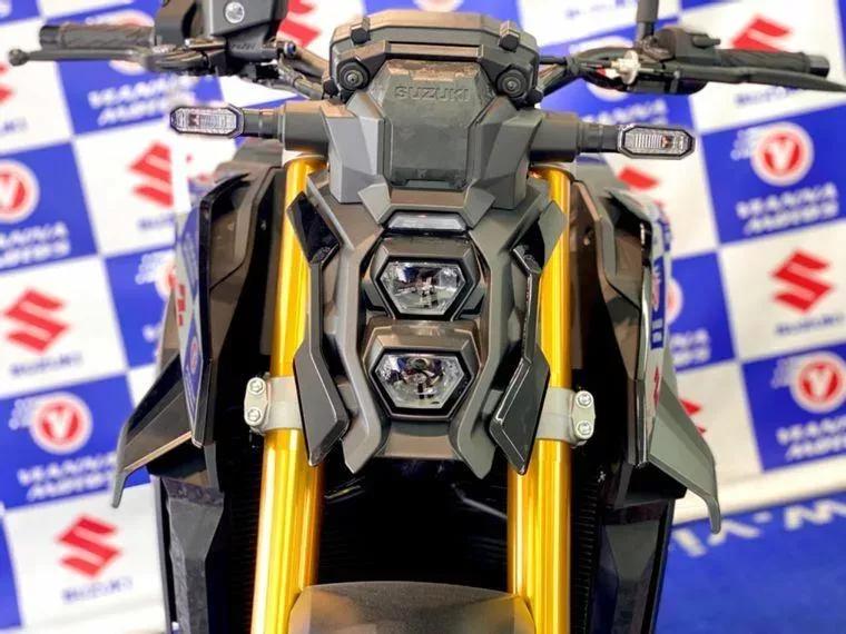 Suzuki GSX-S Preto 11