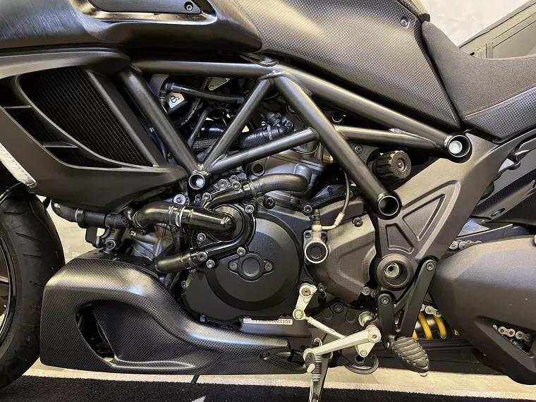 Ducati Diavel Preto 6