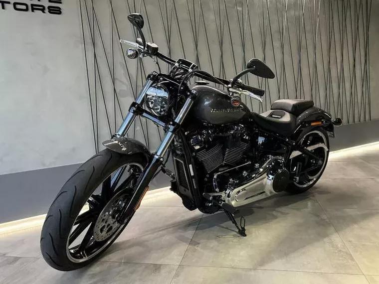 Harley-Davidson Breakout Cinza 1