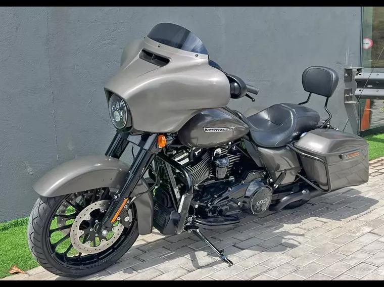 Harley-Davidson Street Glide Cinza 10