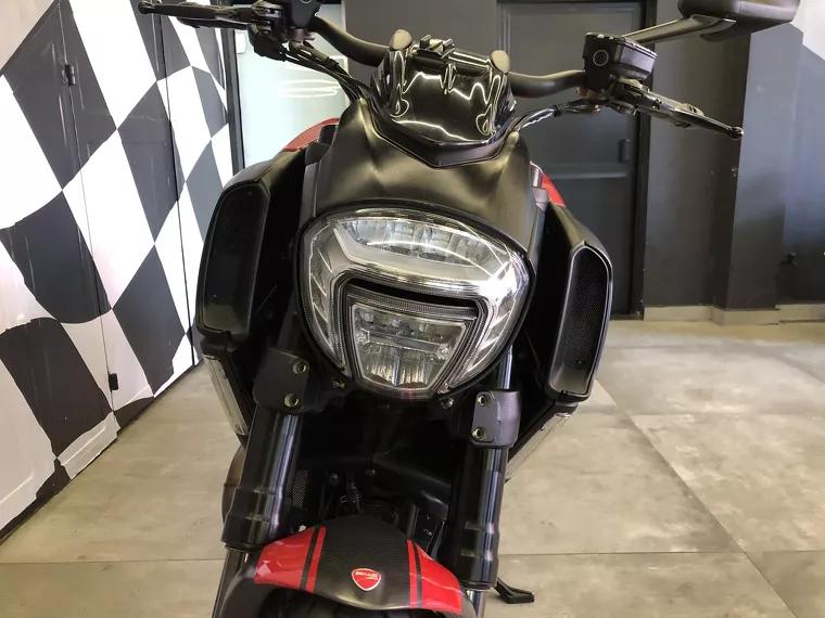 Ducati Diavel Vermelho 11