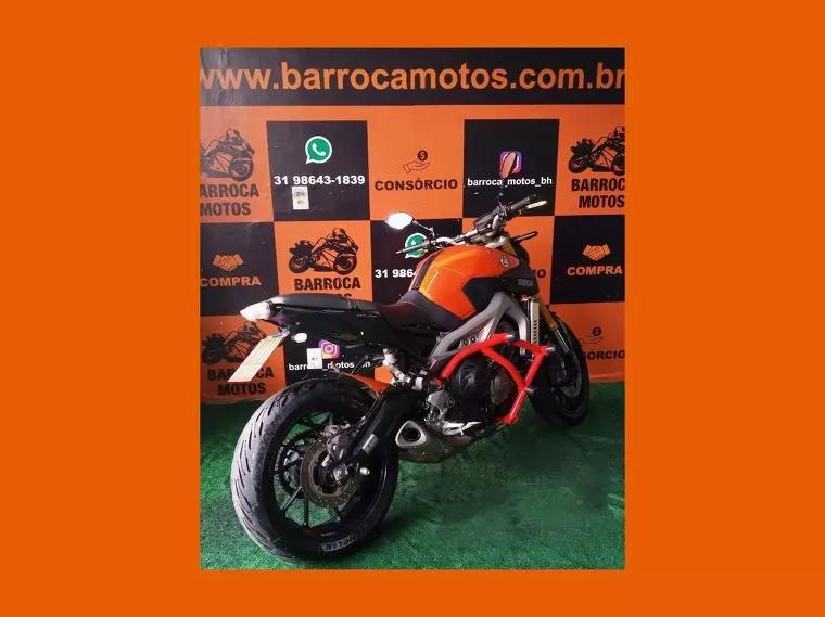 Yamaha MT-09 Laranja 2