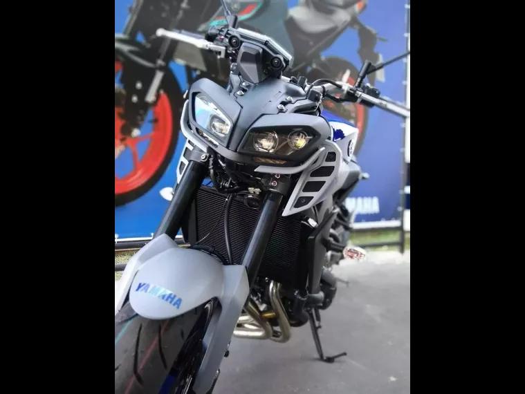 Yamaha MT-09 Azul 9