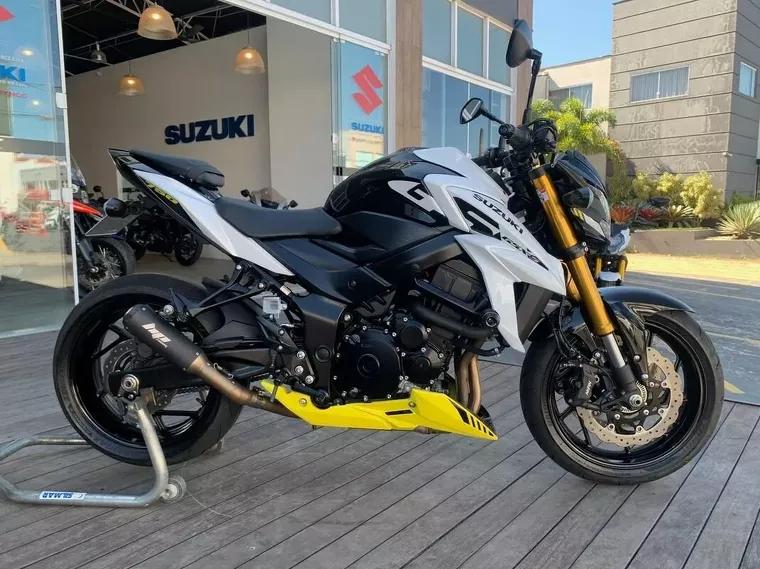 Suzuki GSX-S Preto 3