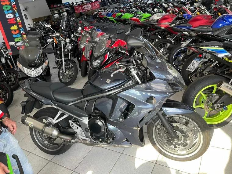 Suzuki GSX Cinza 1