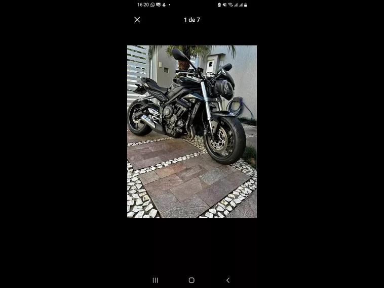 Triumph Street Triple Preto 4