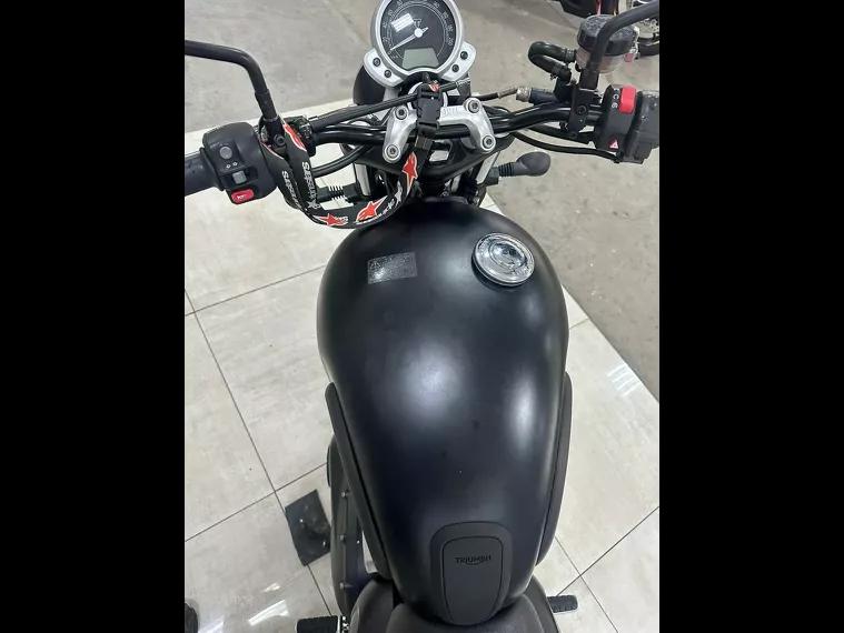 Triumph Street Twin Preto 8