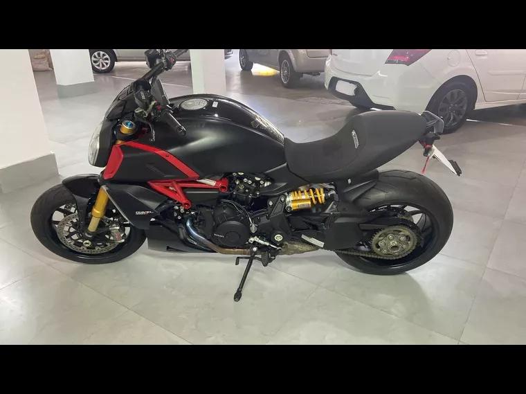 Ducati Diavel Preto 1