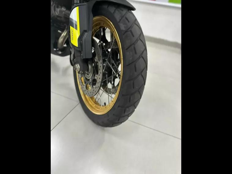 Suzuki V-Strom Amarelo 4