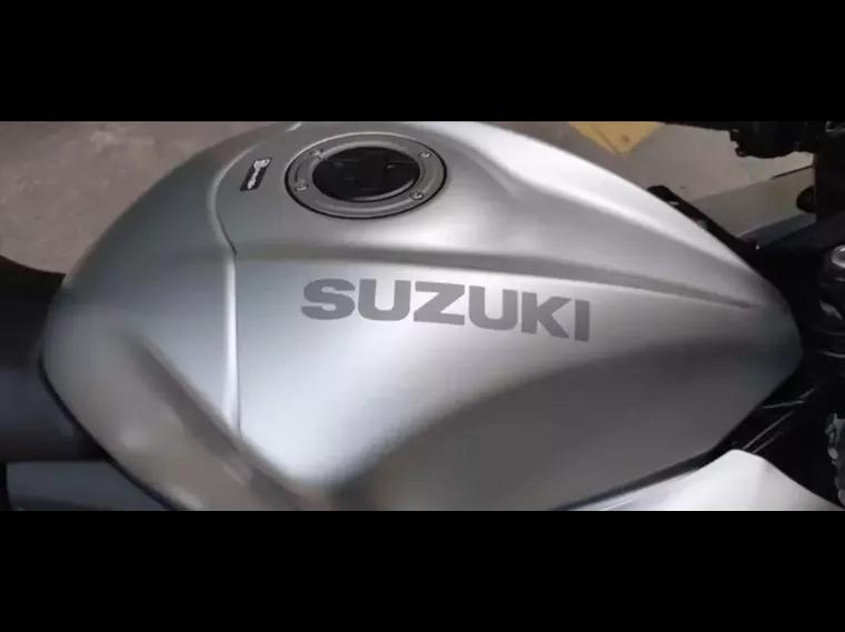 Suzuki GSX-R Prata 6