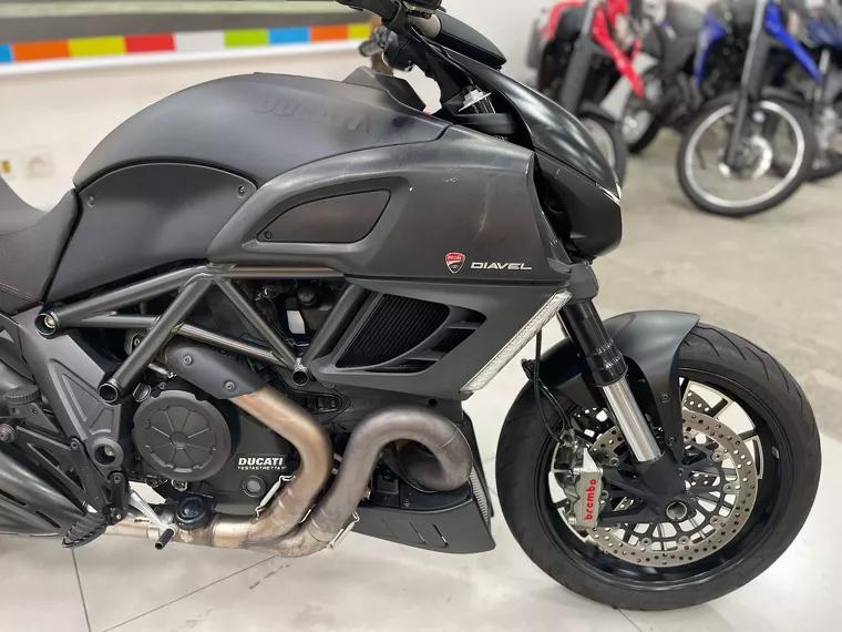 Ducati Diavel Preto 4