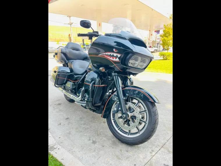 Harley-Davidson Road Glide Preto 12