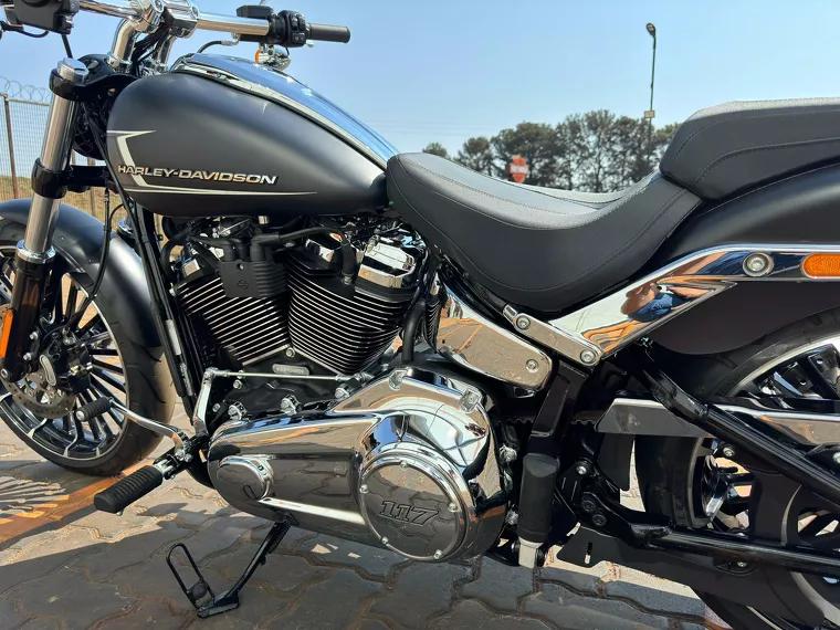 Harley-Davidson Breakout Preto 4