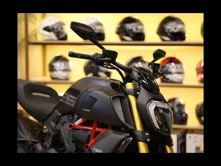 Ducati Diavel Preto 8