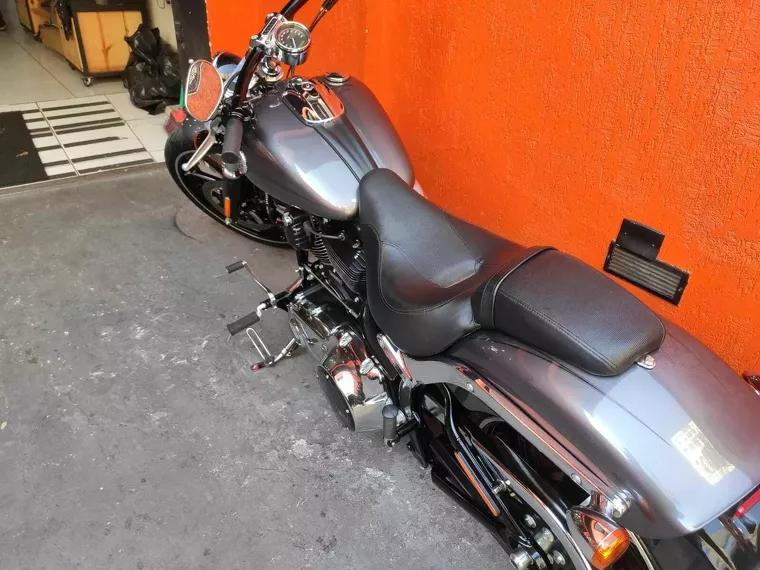 Harley-Davidson Breakout Cinza 7