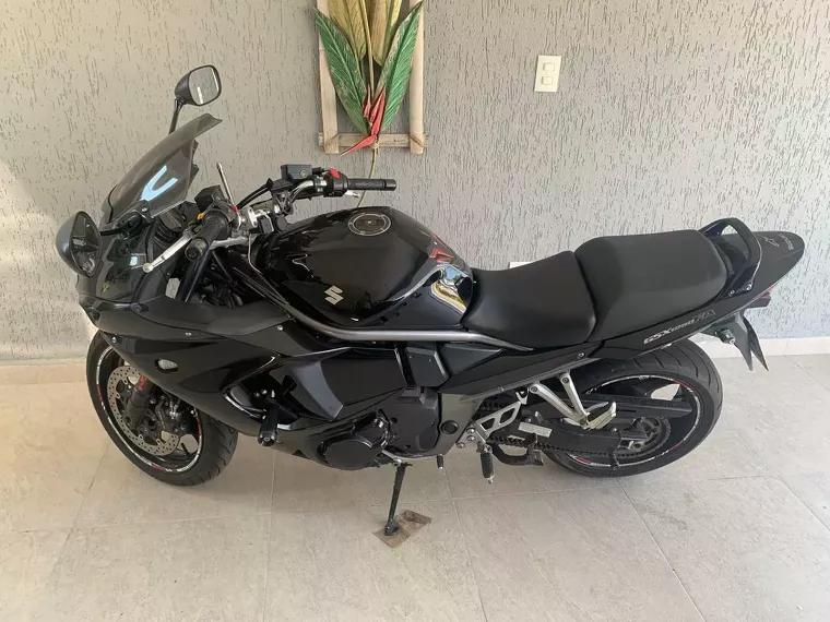 Suzuki GSX Preto 12