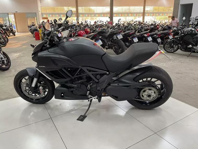 Ducati Diavel Preto 13