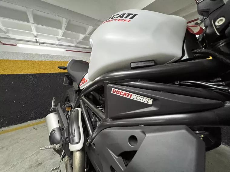 Ducati Monster Branco 10