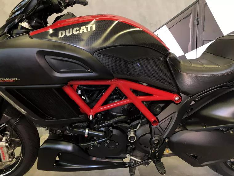 Ducati Diavel Vermelho 16