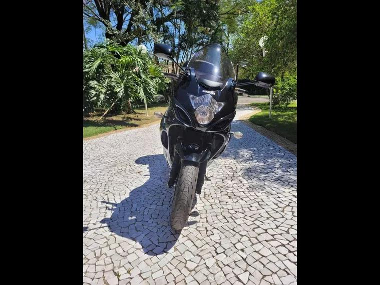 Suzuki GSX Preto 2