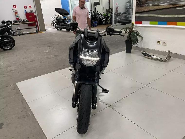 Ducati Diavel Preto 22