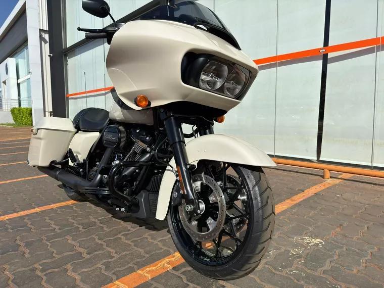 Harley-Davidson Road Glide Branco 2