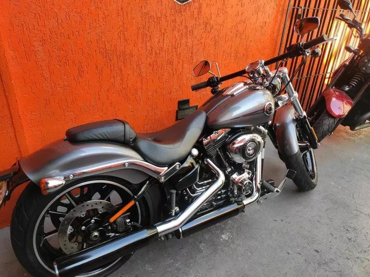 Harley-Davidson Breakout Cinza 5