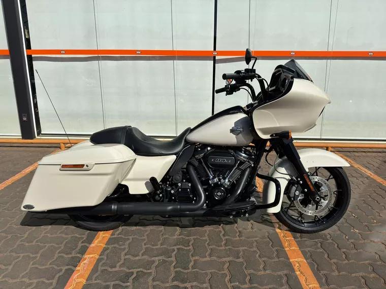 Harley-Davidson Road Glide Branco 1