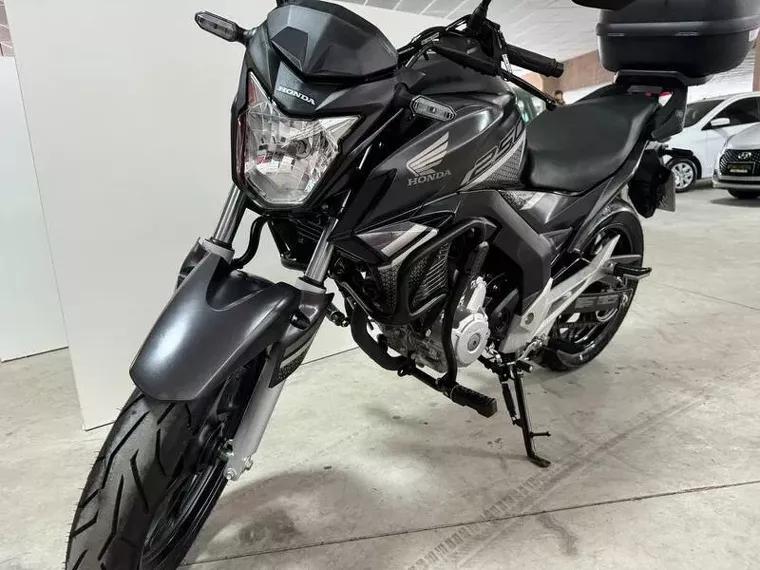 Honda CB Twister Cinza 1