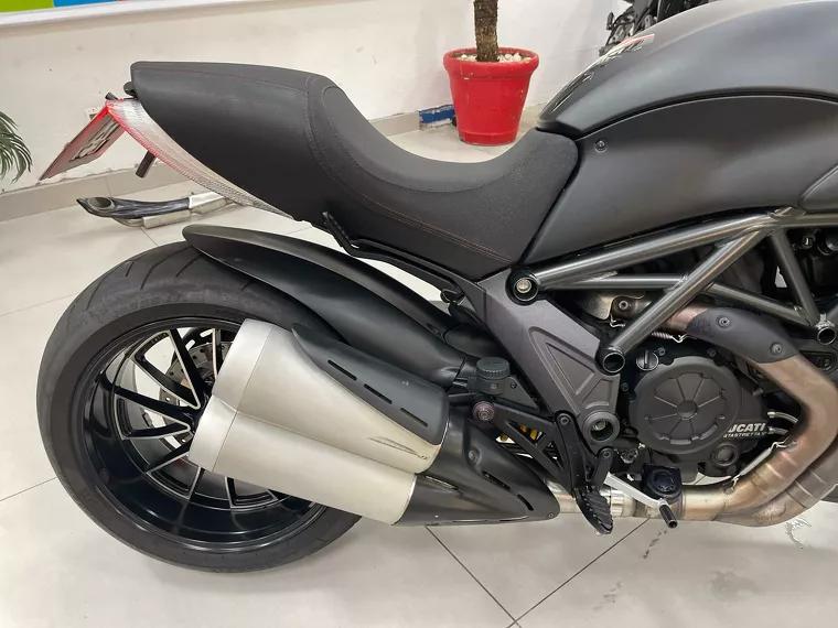 Ducati Diavel Preto 5