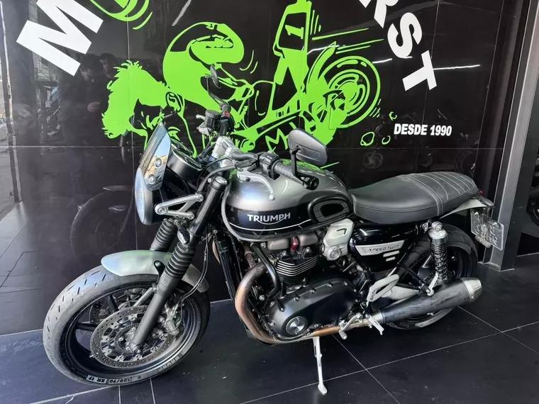 Triumph Speed Twin Prata 6