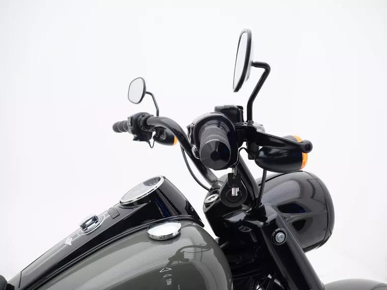 Harley-Davidson Road King Verde 7