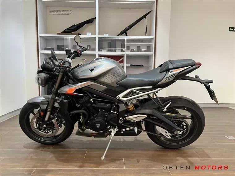 Triumph Street Triple Prata 4