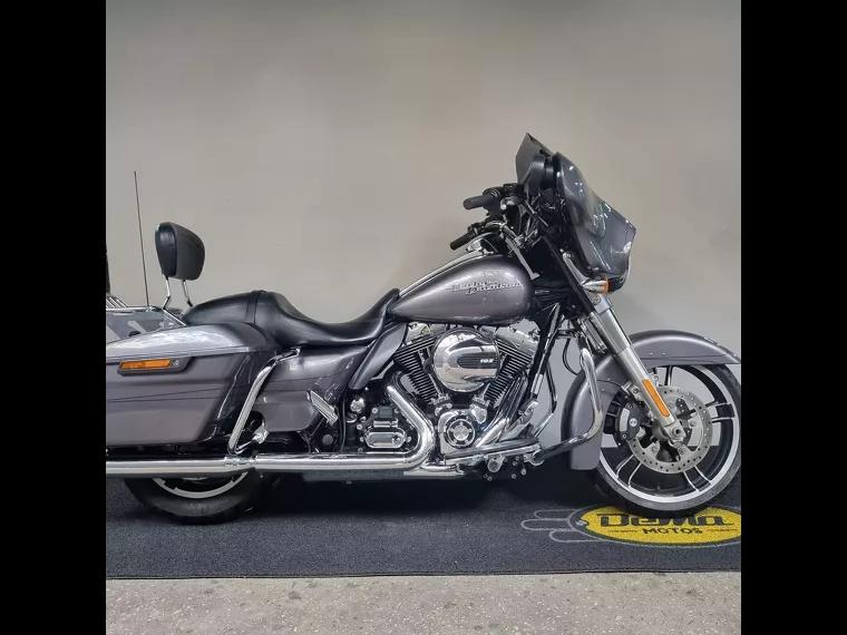 Harley-Davidson Street Glide Cinza 1