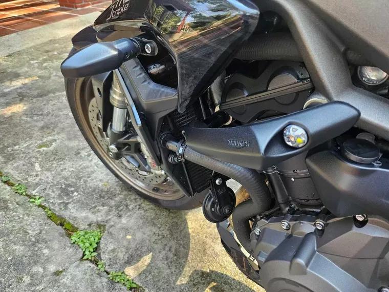 Triumph Street Triple Preto 7