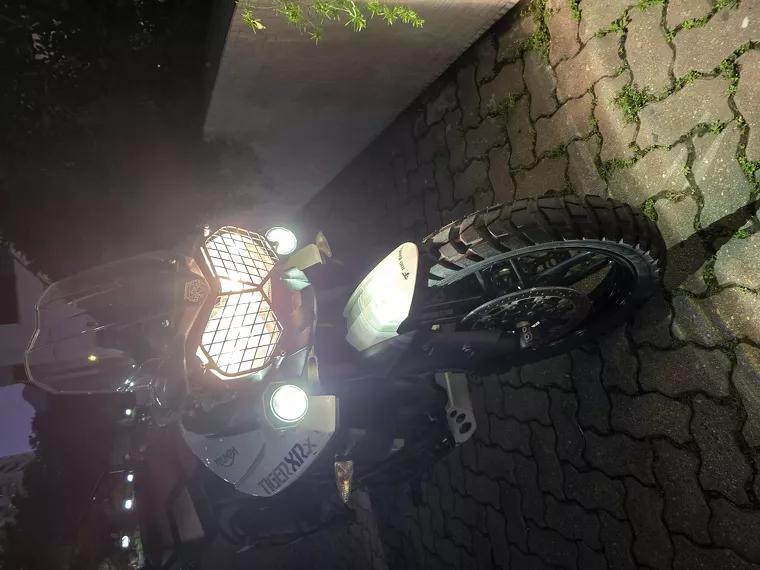 Triumph Tiger 800 Branco 4