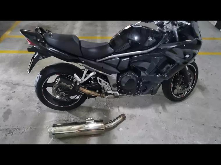 Suzuki GSX Preto 15