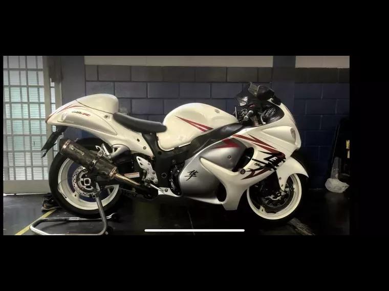 Suzuki GSX Branco 3