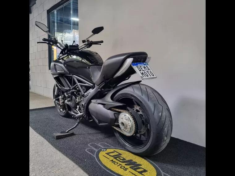 Ducati Diavel Preto 6