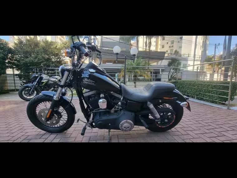 Harley-Davidson Street Bob Preto 2