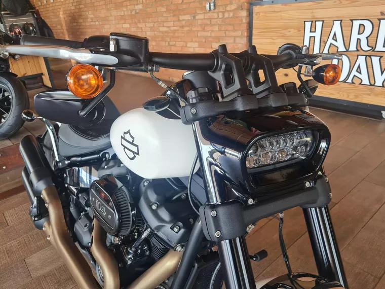 Harley-Davidson Fat Bob Branco 6