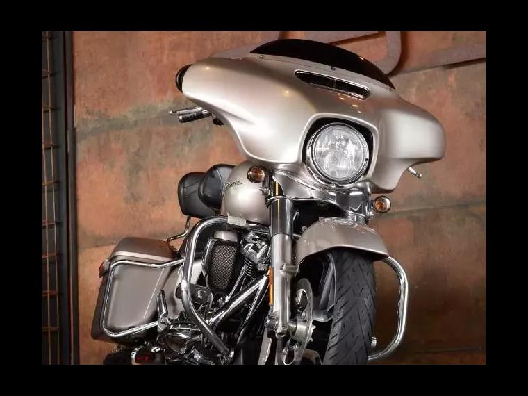 Harley-Davidson Street Glide Cinza 6